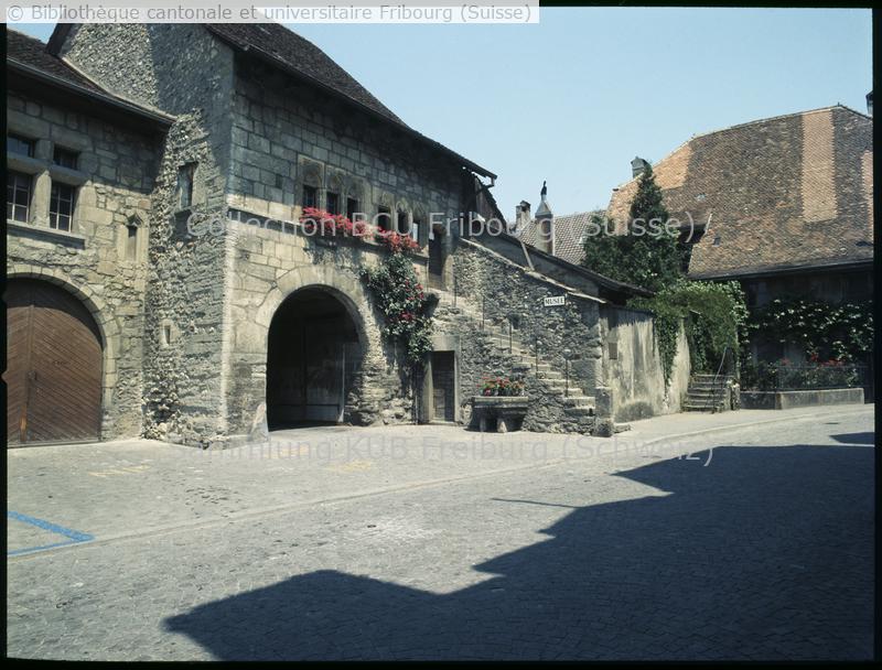 <strong>Le première étage est occupé depus 1920 par le Musée d'Estavayer-le-Lac et ses grenouilles </strong>