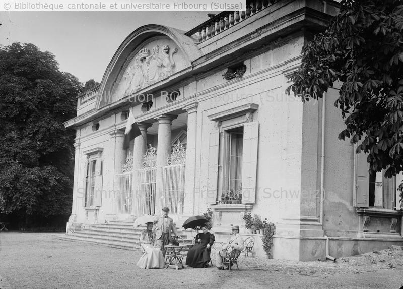 <strong>Sur la photo: Mathilde de Graffenried (1847-1928), Frédéric de Graffenried (1844-1903), Caroline de Diesbach (1822-1907), et Robert de Diesbach (1848-1907) </strong>